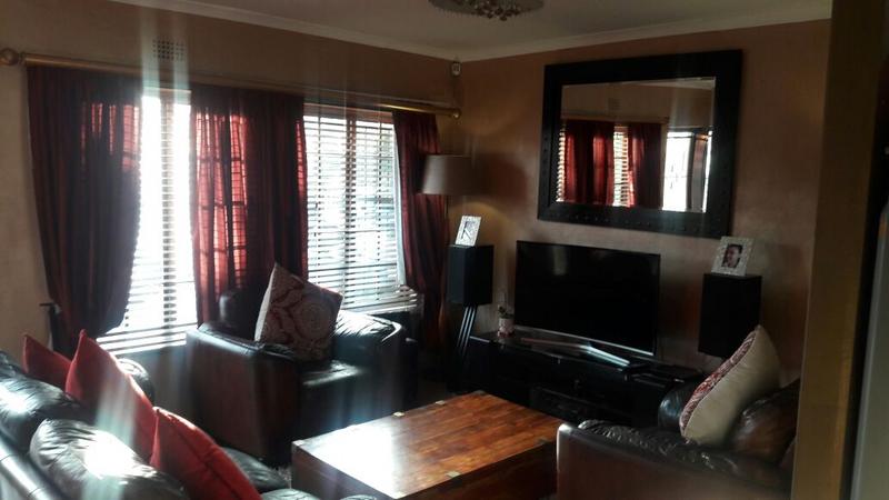 To Let 3 Bedroom Property for Rent in Vredekloof East Western Cape